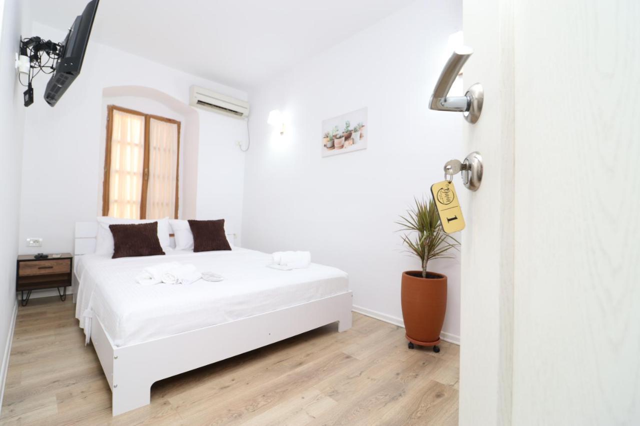 Gaia Bed and Breakfast Vlorë Eksteriør billede
